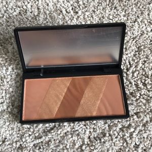 Bronze Essentials Bronzer palette